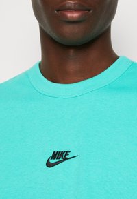 Nike Sportswear TEE - T-shirt básica - light menta