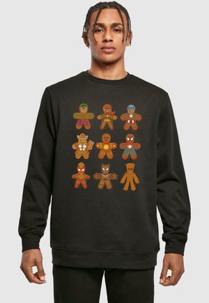 Czarny sweatshirt z postaciami piernikowych ludzików w różnych kostiumach superbohaterów. Projekt zawiera wiele kolorów i szczegółowe akcenty.