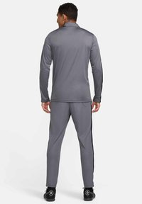 Nike Performance ACADEMY SET - Survêtement - iron grey black sunset pulse