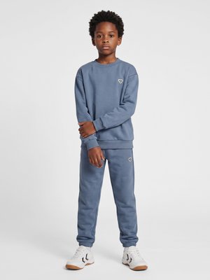 Hummel, HUMMEL CREWNECK UNISEX - Sweatshirt - flint stone