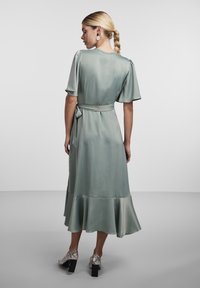 YAS YASTHEA WRAP DRESS - Pidulikud riided - green milieu