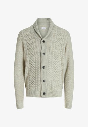 Lys grå strikket cardigan med sjalskrave, frontknapper og strukturerede mønstre. Ribbestrikkede manchetter og kant fuldender designet.