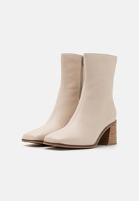 Zign LEATHER - Kotníkové boty - off white