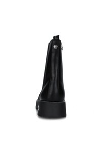 Stivaletti alla caviglia in pelle nera con finitura liscia, caratterizzati da punta rotonda, retro testurizzato, cerniera laterale e suola bassa e robusta.