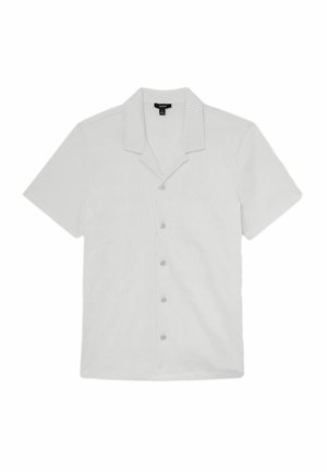 Chemise blanche à manches courtes avec boutons, tissu texturé et col campagnard, étalée à plat sur un fond blanc.