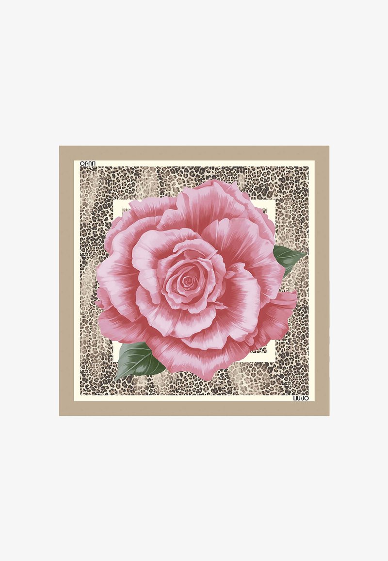 Grande rose rose détaillée avec des feuilles vertes centrée sur un fond de motifs beige et imprimé animalier, encadrée par des rectangles superposés.