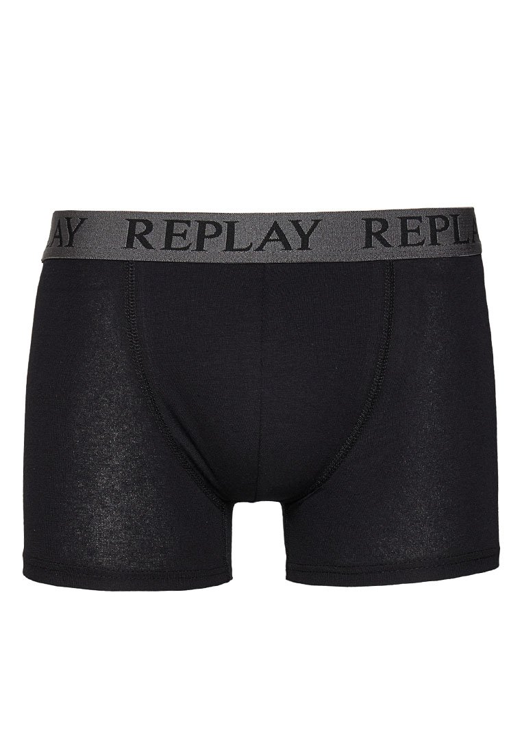 Schwarze Boxershorts aus dehnbarem Stoff, mit einem grauen Bund, auf dem "REPLAY" in Schwarz gedruckt ist. Glatte Textur und figurbetonendes Design.