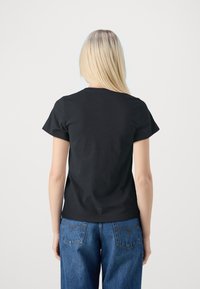 Hollister Co. TECH CORE - T-shirts med print - casual black