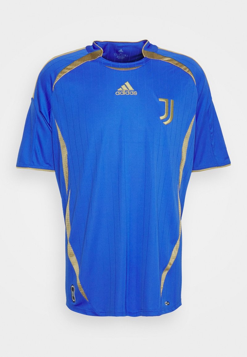 Camisa deportiva azul con acentos dorados, mangas cortas, escote redondo y rayas verticales. Presenta el logotipo de adidas y el emblema de la Juventus.