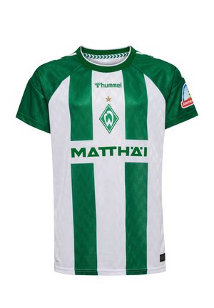 Grøn- og hvidstribet fodboldtrøje med korte ærmer, rund krave, holdlogo, brandnavn hummel og sponsor Matthäi på forsiden.