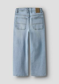 Gaiši zili džinsa džinsi ar taisnu kāju dizainu. Aprīkoti ar brūnu ādas plāksteri jostasvietā un divām aizmugurējām kabatām ar šuvēm.