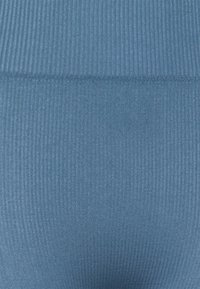 Thumbnail Image 3