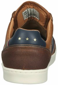 Braune Leder-Sneaker mit blauen Akzenten, perforierten Seitenpaneelen und weißer Gummisohle. Mit goldenen Sternen-Details an der Ferse.