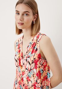 s.Oliver BLACK LABEL MIT ABSTRAKTEM MUSTER - Freizeitkleid - coral panneau prin