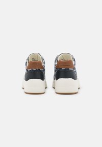 Lauren Ralph Lauren RYLEE MONOGRAM JACQUARD SNEAKER - Sapatilhas - navy/vanilla/deep saddle tan