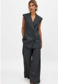 NA-KD Weste - pinstripe