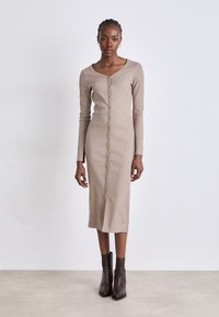 LABEL DRESS - Vestito di maglina - taupe gray