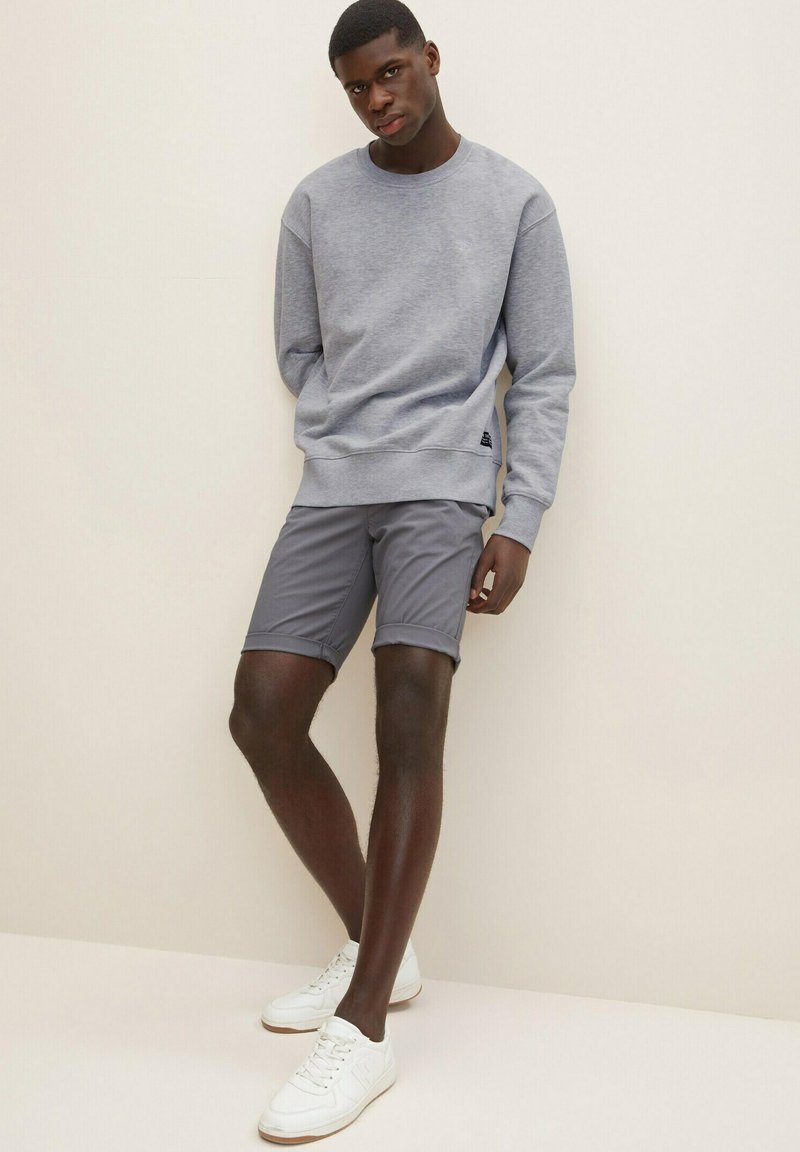 Herren Chino Shorts | TOM TAILOR DENIM Shorts quiet mid grey/grau - PL68024 Herren Chino Shorts | TOM TAILOR DENIM Shorts quiet mid grey/grau - PL68024
