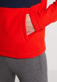 The North Face Suéter de forro polar - red