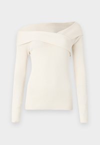 Top de malha canelada off-the-shoulder na cor creme, com mangas longas e um design de decote largo, apresentando uma textura suave.