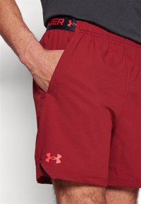 Under Armour VANISH SHORTS - Sportske kratke hlače - cardinal/power