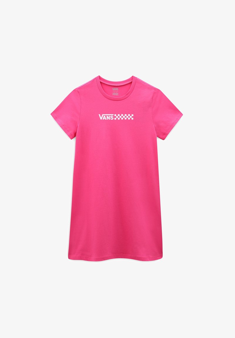 T-shirt rose vif à manches courtes avec logo Vans blanc et motif à damier sur la poitrine, posé à plat sur un fond blanc.