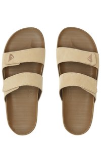Sandales à glissière tan avec deux larges sangles ajustables. Fabriquées en matériau doux semblable au daim, dotées d'une semelle en caoutchouc lisse et d'accents de logo.