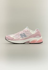 Неизбран, pink chalk/sea salt