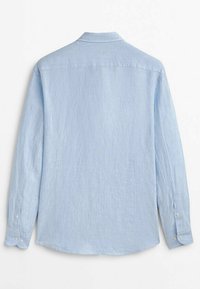Chemise homme bleu clair à manches longues avec poignets boutonnés, vue de dos sur un fond blanc uni.