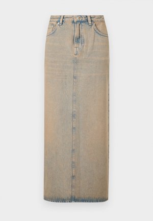 O fustă lungă din denim de culoare albastru deschis, cu croi drept. Prezintă cinci buzunare, bucle pentru curea și închidere cu buton în față. Textură decolorată pe întreaga suprafață.