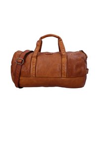 Ruda odinė kelioninė kuprinė su dviem viršutiniais rankenomis ir reguliuojama petneša. Su užtrauktuku ir matomais siuvimo detalėmis.