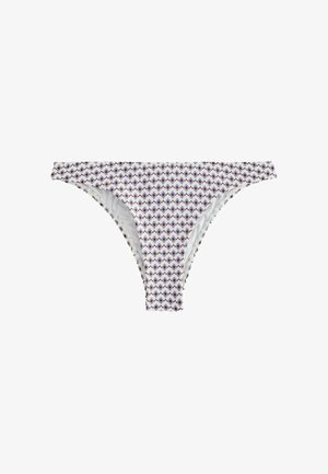 Bas de bikini blanc avec un motif géométrique en losange violet, noir et or, présenté à plat sur fond blanc.