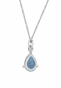 Hõbedast ripats pisikese pisarakujulise helesinise kiviga, millel on läikiv viimistlus ja peen kett. Kaasas on kaks väikest läbipaistvat täiendavat kivi.