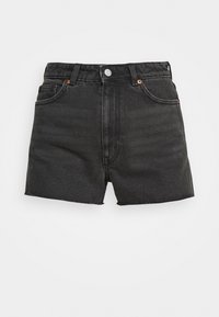 Mustat farkkushortsit korkealla vyötäröllä, viisi taskua, kuparinväriset yksityiskohdat ja raaka helma. Kangas on sileä ja kestävä.