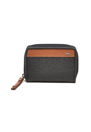 Zwarte textuur portemonnee met bruine leren accenten, ritssluiting en een afneembare leren riem. Compact ontwerp geschikt voor kaarten en contant geld.