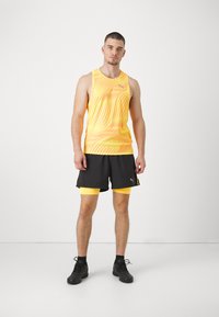 Puma RUN FAVORITE AOP SINGLET M - Top - sun stream
