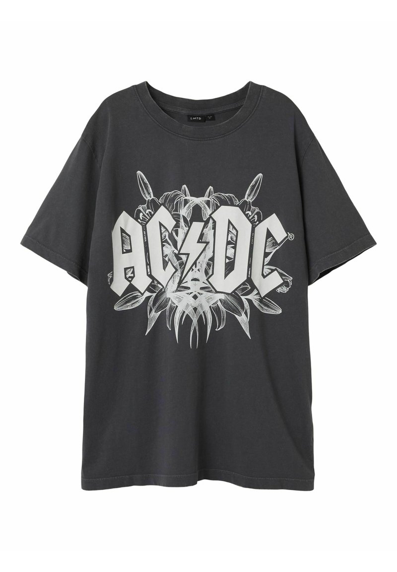 Camiseta de algodón gris con un gran gráfico de AC/DC en blanco, que incluye un rayo y detalles intrincados en el diseño. Mangas cortas, corte relajado.