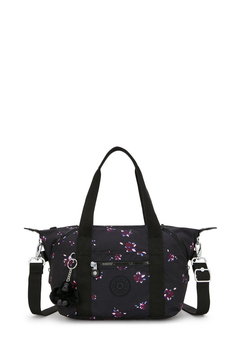 Czarna torba z tkaniny z kwiatowym wzorem w odcieniach purpury i bieli, podwójne uchwyty, kieszenie zapinane na zamek, oraz odpinany, regulowany pasek. Akcentowana breloczkiem w kształcie małpki.
