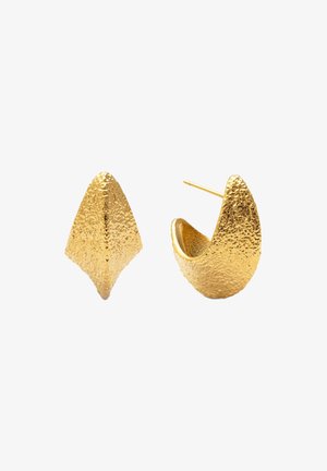 Pendientes de oro con un acabado texturizado y martillado; presentan una forma geométrica asimétrica y un cierre de tipo post-back.