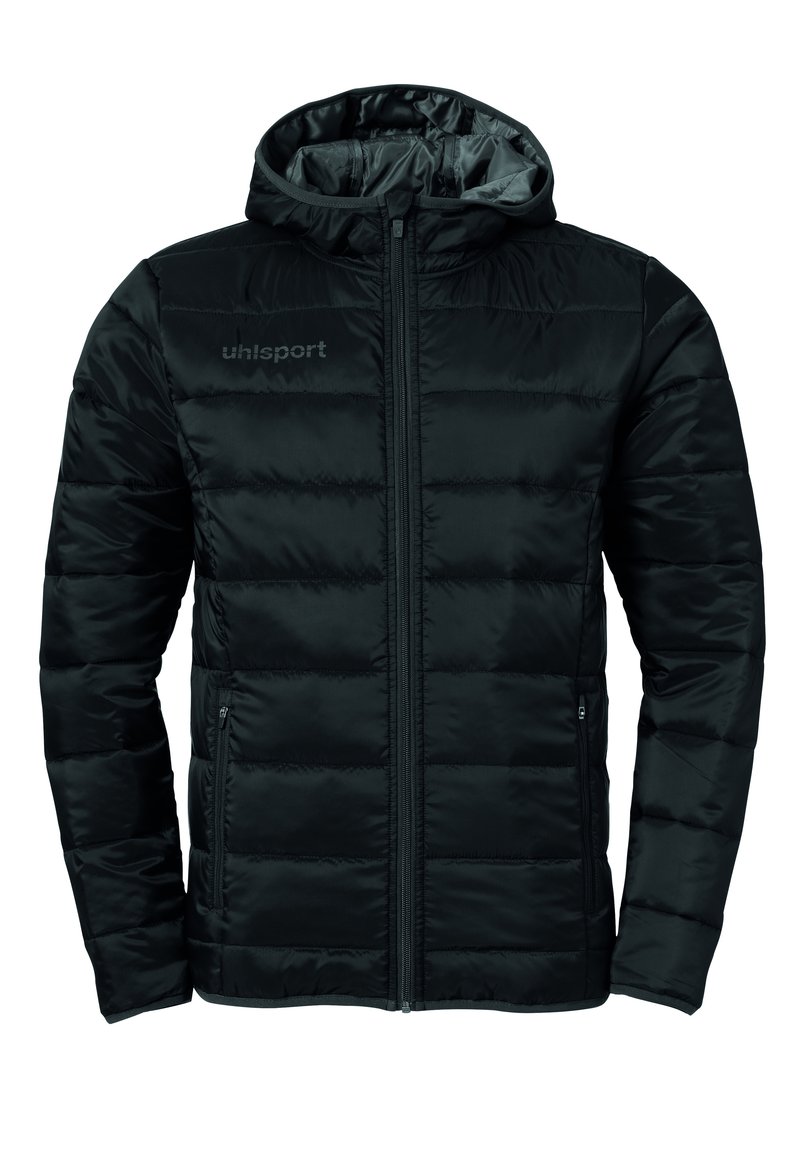 Schwarze Daunenjacke mit Kapuze, ausgestattet mit einem Reißverschluss, gestepptem Design, elastischen Bündchen und dezentem Branding auf der Brust.
