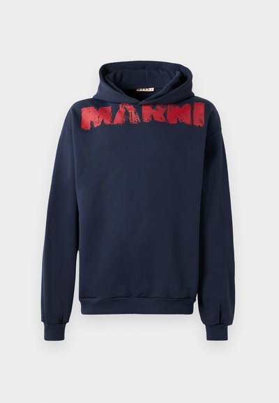 Námořnická modrá mikina s kapucí vyrobená z bavlny, se červeným štětcovým potiskem slova "MARNI" na hrudi, s volným střihem a klokaní kapsou.