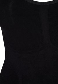 Schwarzer nahtloser Body mit gerippter Textur. Rundhals-Ausschnitt und körpernahe Passform, die eine glatte Silhouette betont, ohne sichtbare Nähte.