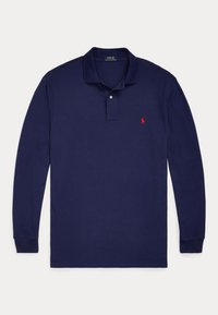 Navyblaues langärmliges Poloshirt mit Kragen, Zwei-Knopf-Leiste und kleinem roten gestickten Logo auf der Brust.