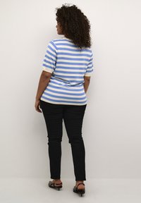Thumbnail Image 7