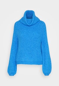 Pull tricoté bleu vif avec un col roulé épais et de longues manches bouffantes, présenté sur un fond blanc.