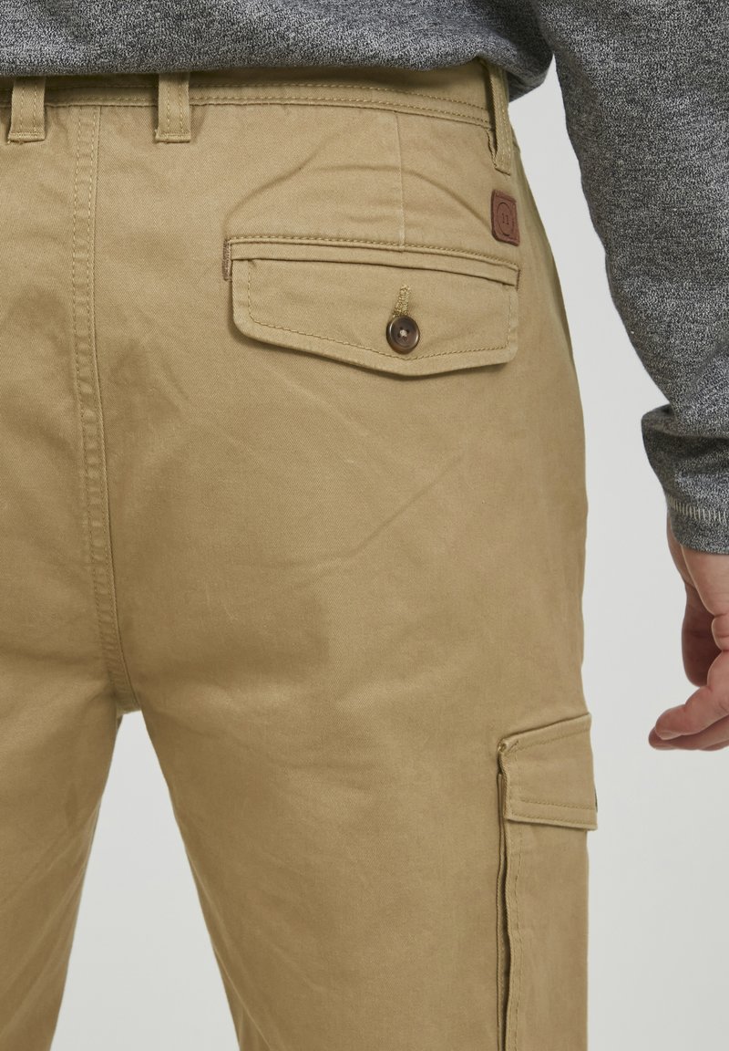 Herren Chinos | 11 Project Cargohose sand/beige - GO61216 Herren Chinos | 11 Project Cargohose sand/beige - GO61216