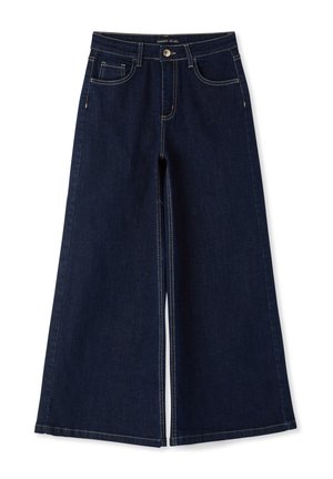 Pantaloni in denim a gamba larga color blu scuro, con cerniera frontale, cinque tasche e impunture bianche a contrasto lungo le cuciture.