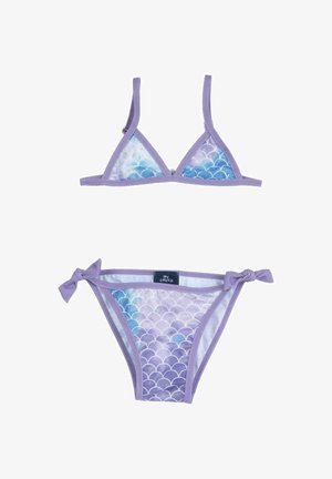 Set di bikini viola con top a triangolo decorato da un motivo a scaglie blu e viola, e slip con fiocchi laterali e dettagli abbinati.
