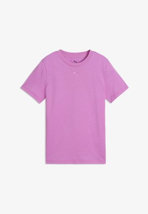Tricou lavanda cu mânecă scurtă și guler rotund, având un mic logo Puma brodat centrat sub decolteu.