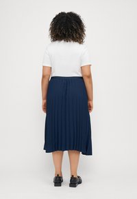 Tommy Hilfiger Curve FLUID PLEATED MIDI SKIRT - Plisséskjørt - dark night navy